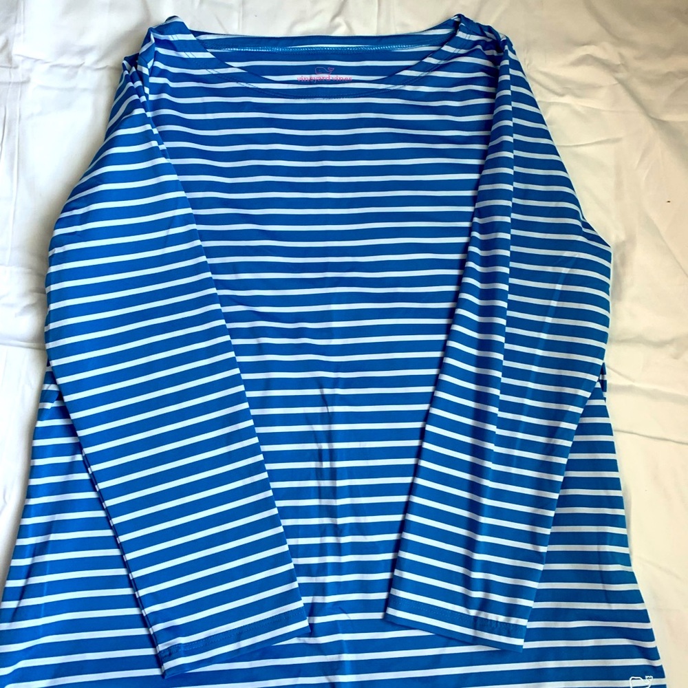 Vineyard Vines L shirt. Used in great condition!